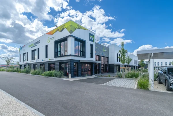 Bâtiment industriel et locaux d'activité Parc Continental Lyon - Réalisation clé en main CMC - Photo Entourage Communication - Julien Michel