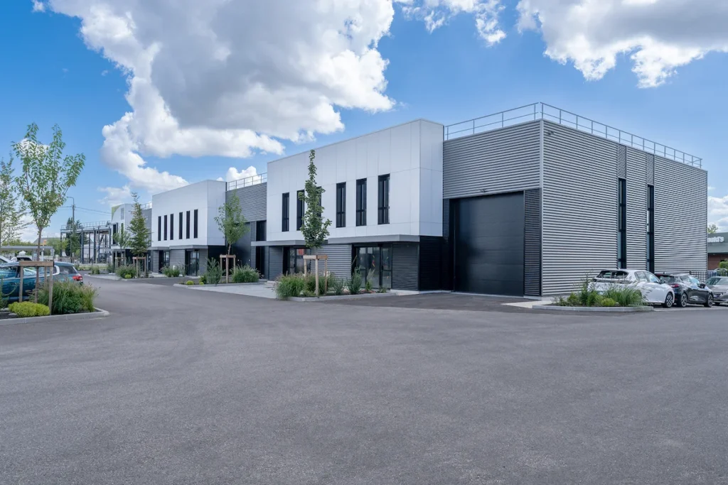 Parc-activite-continental-CMC-lyon-Entourage Communication-02 Parc d'activité -Bâtiments industriels et locaux d'activité Parc Continental Lyon - vue aérienne - Réalisation clé en main CMC - Photo Entourage Communication - Julien Michel