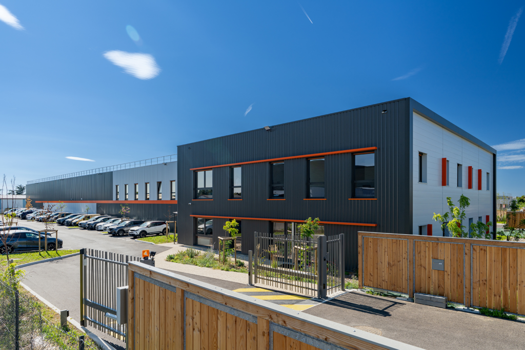 batiment-industriel-etandex-genas-cmc-2 Architecture industrielle et parc industriel Etandex à Genas 69740 - Réalisation CMC - Photo Entourage Communication - Julien Michel